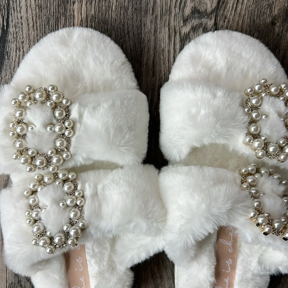 She is Cheval Shoes White Faux Mink Neverending Story Slippers Size 7 Bridal - Picture 8 of 11